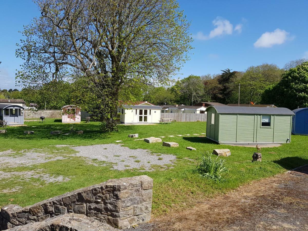 Acorn Camping And Caravan Park Ллантуит Мейджор Экстерьер фото
