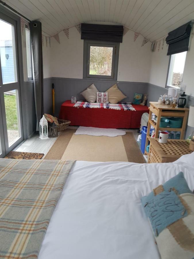 Acorn Camping And Caravan Park Ллантуит Мейджор Экстерьер фото
