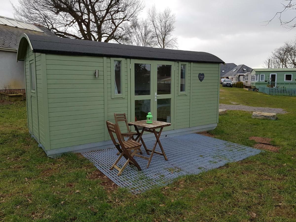 Acorn Camping And Caravan Park Ллантуит Мейджор Экстерьер фото