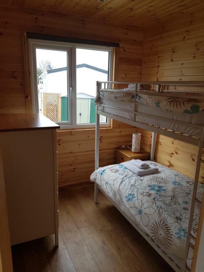 Acorn Camping And Caravan Park Ллантуит Мейджор Экстерьер фото