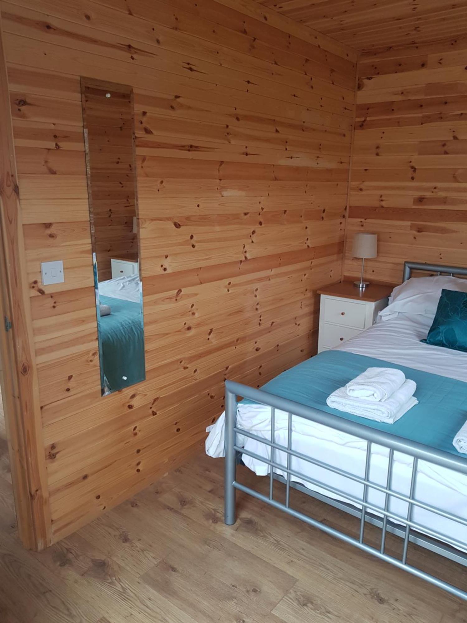 Acorn Camping And Caravan Park Ллантуит Мейджор Экстерьер фото
