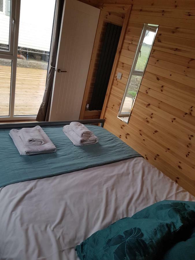 Acorn Camping And Caravan Park Ллантуит Мейджор Экстерьер фото