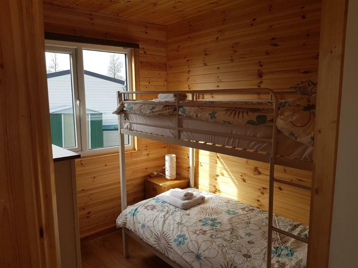 Acorn Camping And Caravan Park Ллантуит Мейджор Экстерьер фото