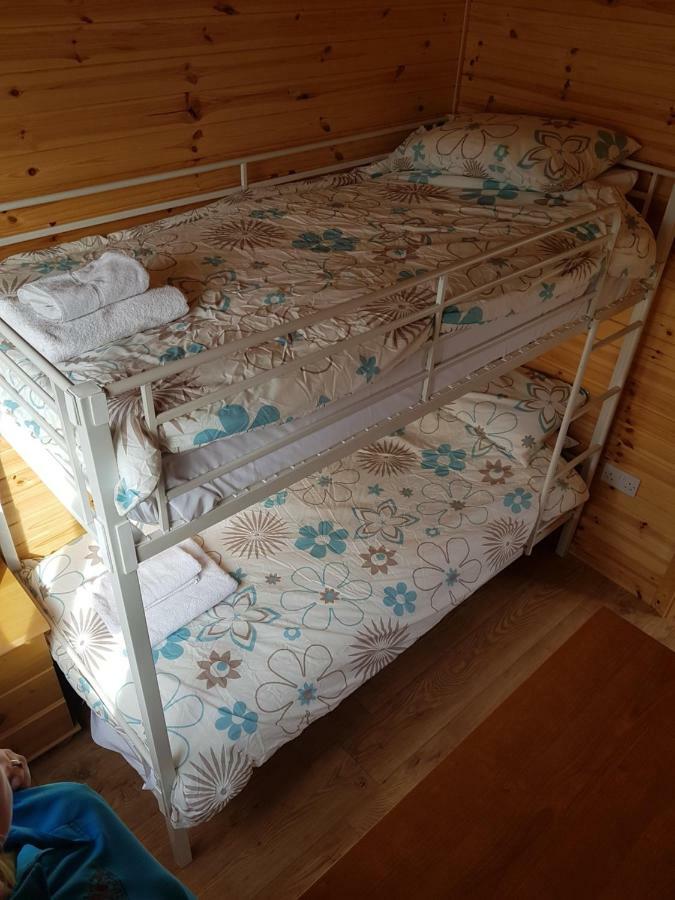 Acorn Camping And Caravan Park Ллантуит Мейджор Экстерьер фото
